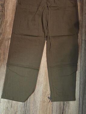Women's Straight-Leg Pants in Olive Brown